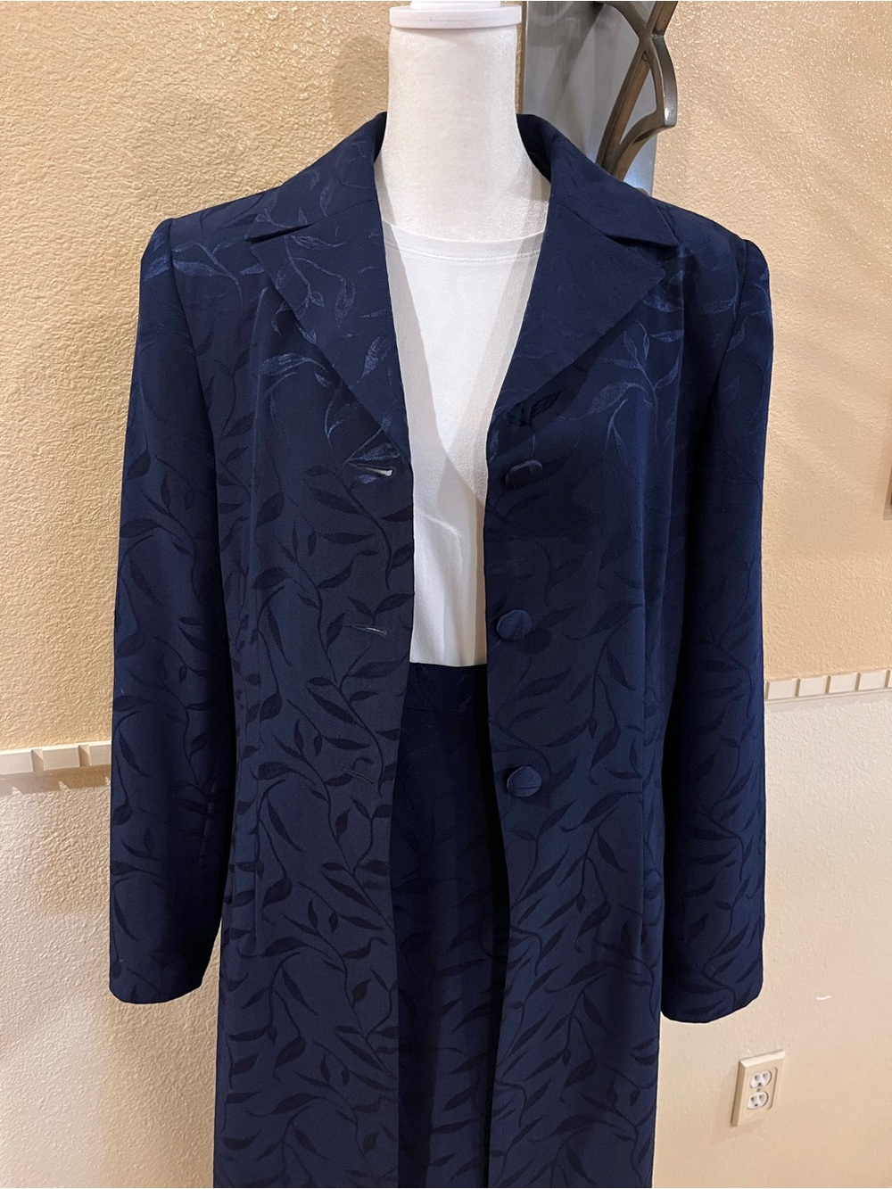 Vintage 90s Navy Blue Floral Jacquard Long Duster Coat & Skirt 2-Piece Set. 10
